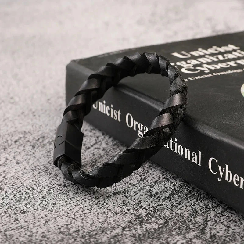Race Line Brushed Black Leather & Steel Men’s Bracelet deideas