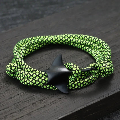 Saltwater Loop A bow that captures the essence of the sea and the free spirit of surfing deideas