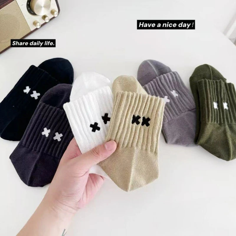 Calcetines de algodón bordados a media pantorrilla - UE 38-44, 4 colores, unisex