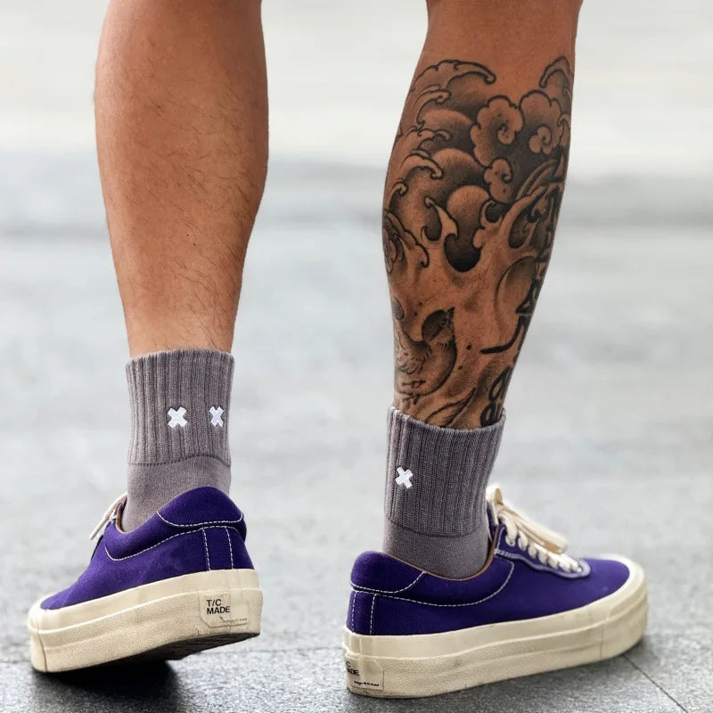 Calcetines de algodón bordados a media pantorrilla - UE 38-44, 4 colores, unisex