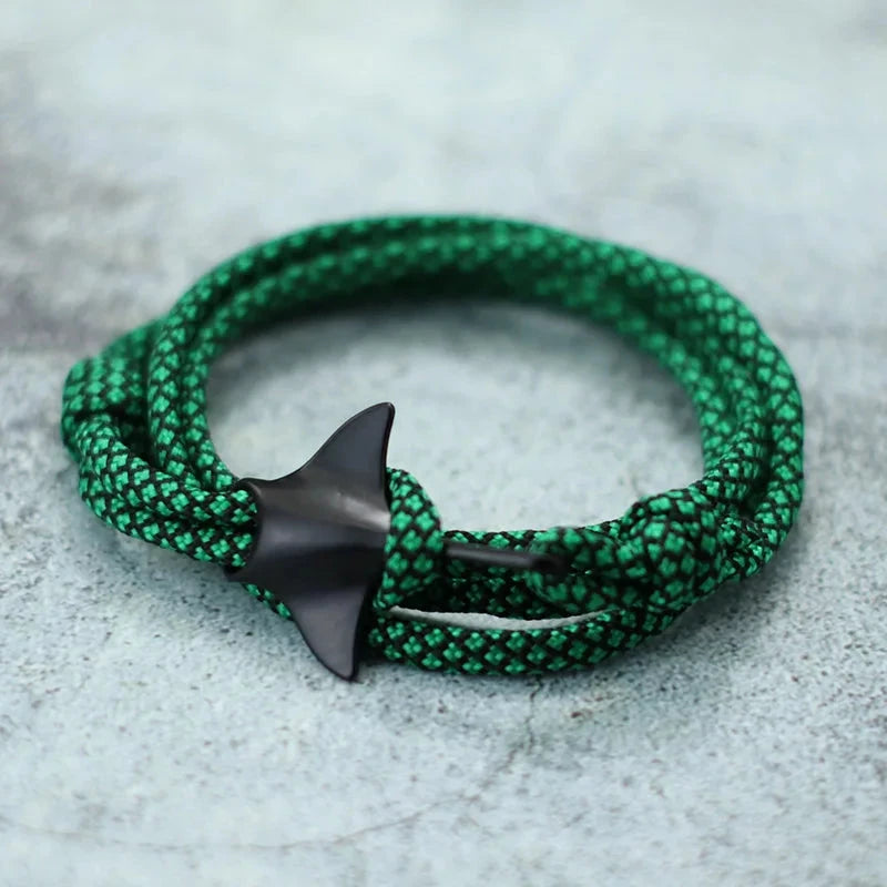 Saltwater Loop A bow that captures the essence of the sea and the free spirit of surfing deideas