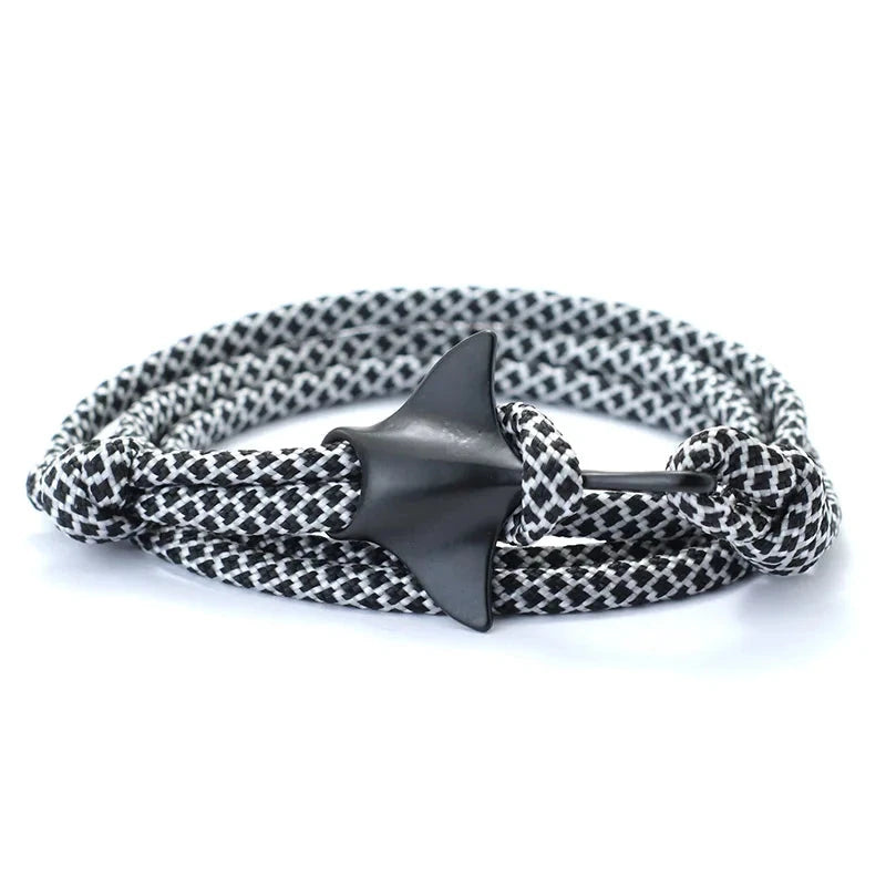 Saltwater Loop A bow that captures the essence of the sea and the free spirit of surfing deideas
