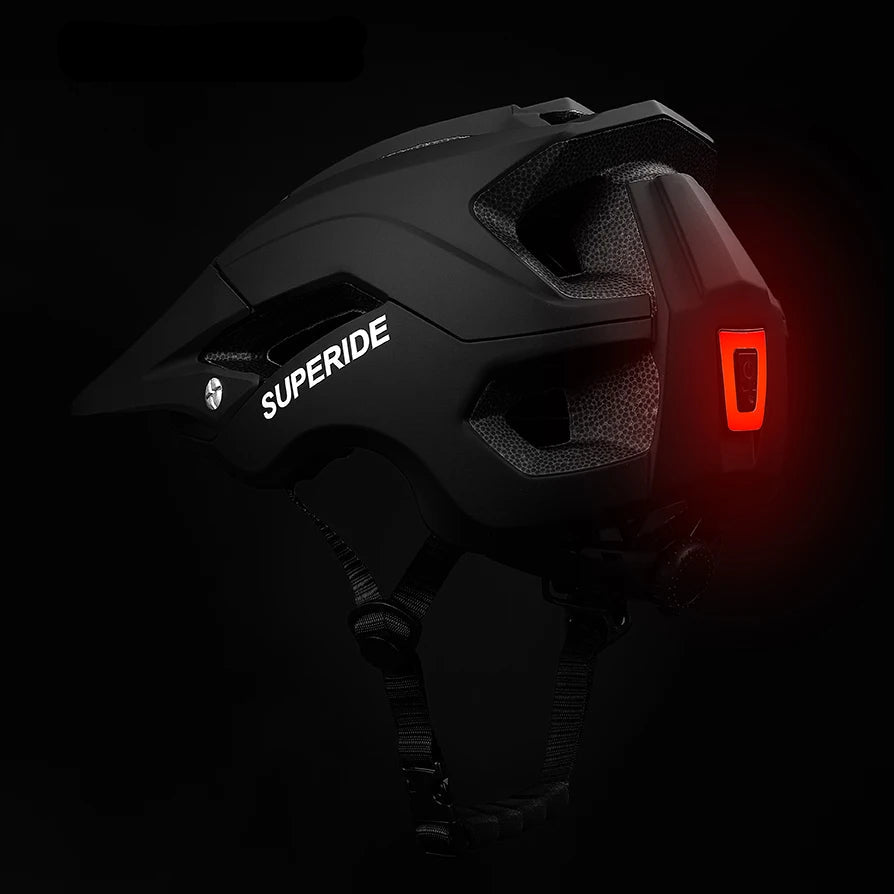 Casco de ciclismo con luz trasera LED recargable - CE EN 1078, 15 ventilaciones, 5 colores, 2 tallas