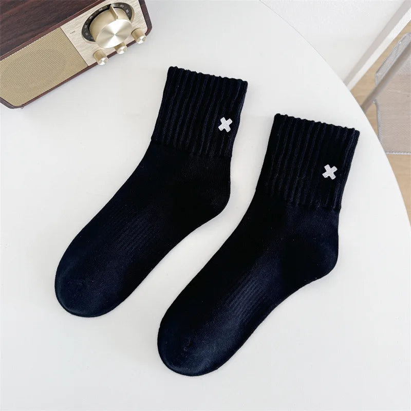 Calcetines de algodón bordados a media pantorrilla - UE 38-44, 4 colores, unisex