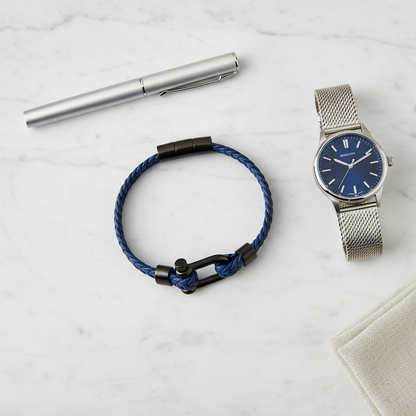 Minimalist Bracelet flat lay mármol